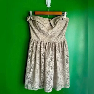 CLEARANCE!‎ Super cute City Triangles Mini Dress Size Small Tan Lace EUC!
